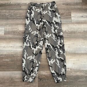 Nasty Gal 6 Gray Camo Joggers Sweatpants